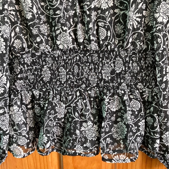 Women’s size XS Old Navy new without tags lightweight blouse with elastic waist - Picture 3 of 8